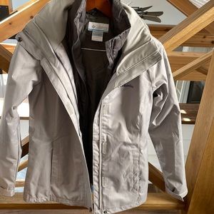 Columbia Women’s rain coat with liner